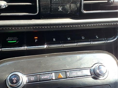 Used 2023 Lincoln Nautilus AWD w/ Premium Package image 25