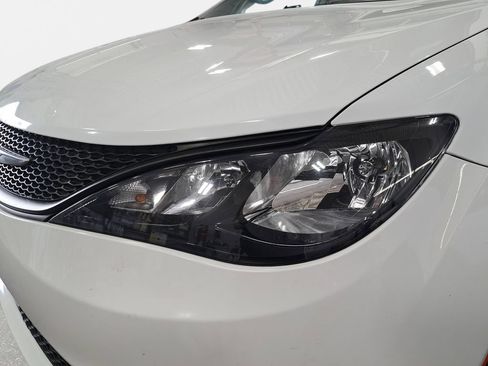 Used 2023 Chrysler Voyager LX FWD image 30