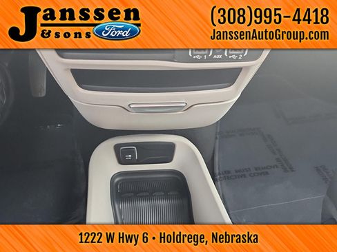 Used 2024 Chrysler Pacifica Select image 30