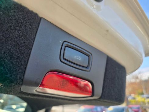 Used 2018 Porsche Cayenne Platinum Edition image 19