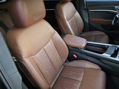 Used 2019 Audi e-tron Prestige image 32