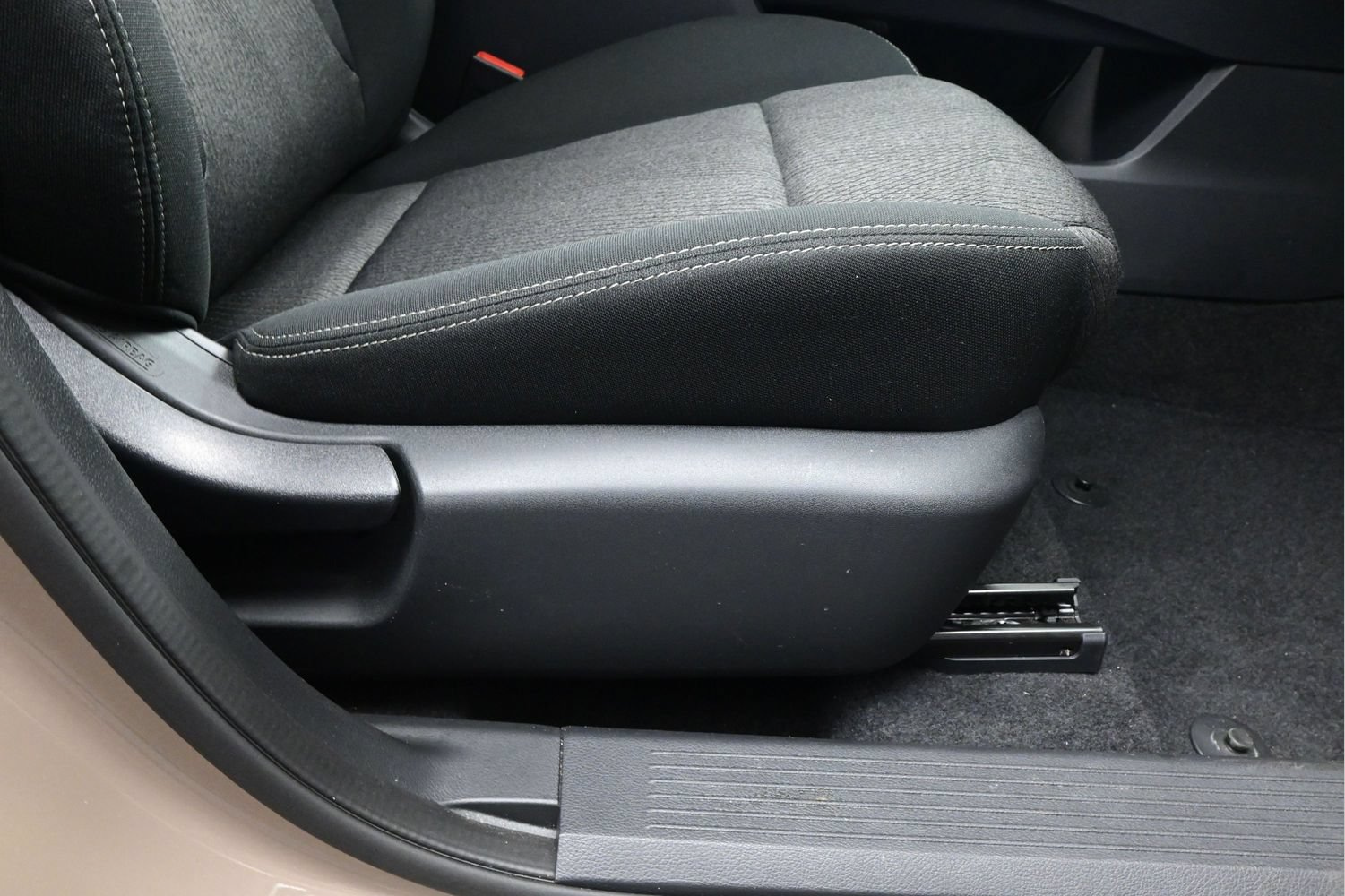 Certified 2025 Nissan Rogue SV AWD/4WD image 15