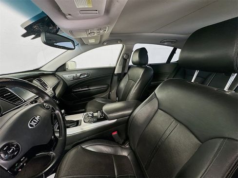 Used 2017 Kia K900 Premium image 21