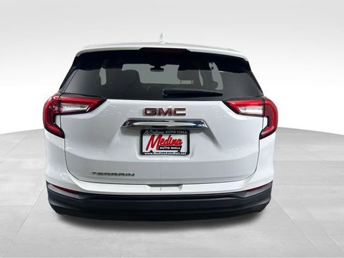 Used 2023 GMC Terrain SLE image 6
