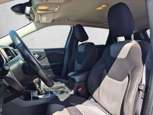 Used 2014 Jeep Cherokee Latitude FWD image 19
