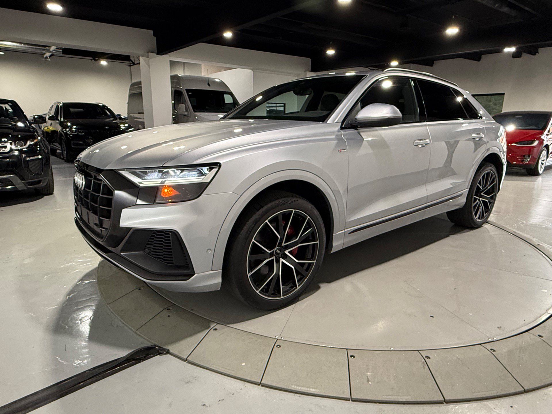 Used 2019 Audi Q8 Premium Plus w/ Premium Plus AWD/4WD image 2