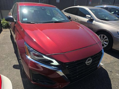 Used 2024 Nissan Altima 2.5 SV FWD image 1