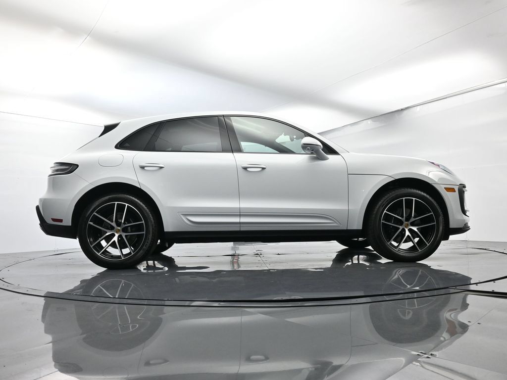 Certified 2025 Porsche Macan AWD/4WD image 48