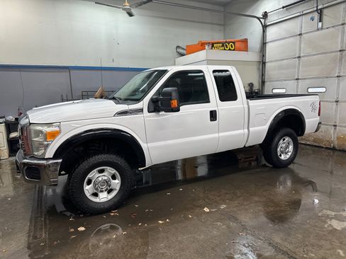 Used 2011 Ford F250 XLT w/ Snow Plow Prep Pkg image 2