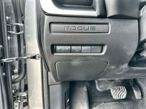 Used 2023 Nissan Rogue S image 17