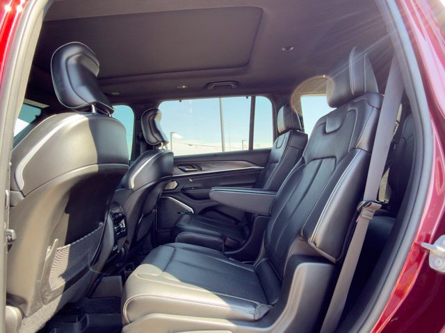 Used 2021 Jeep Grand Cherokee L Overland w/ Luxury Tech Group IV AWD/4WD image 19
