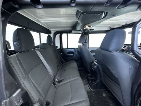 Used 2021 Jeep Gladiator Willys image 33