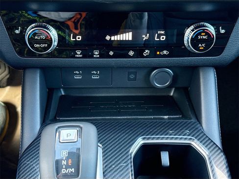 New 2025 Mitsubishi Outlander SE image 16