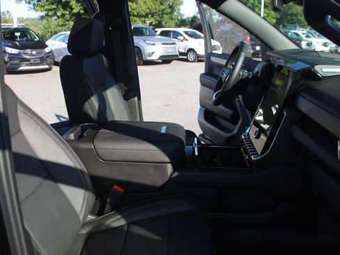 Used 2026 GMC Yukon Denali w/ Sun & Power Step Package AWD/4WD image 35