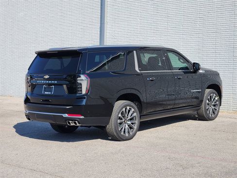 New 2026 Chevrolet Suburban High Country image 4