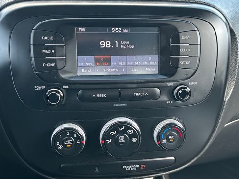Used 2019 Kia Soul FWD image 12