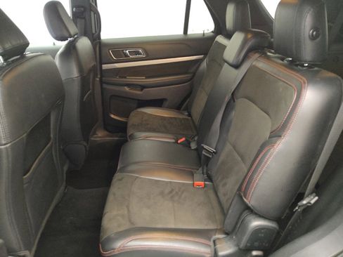 Used 2018 Ford Explorer XLT w/ Equipment Group 202A FWD image 18
