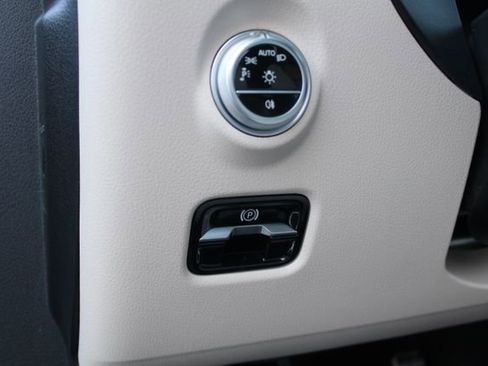 Used 2024 Mercedes-Benz CLE 450 4MATIC Cabriolet image 34