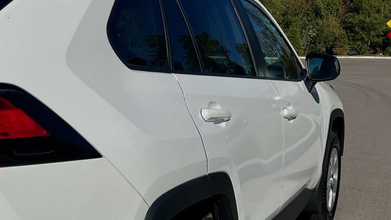 Used 2019 Toyota RAV4 LE FWD image 20