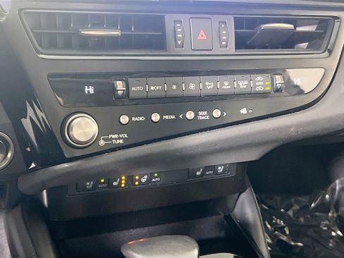Used 2023 Lexus ES 350 w/ Premium Package FWD image 14