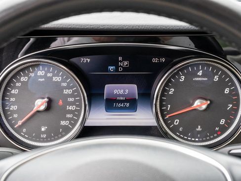 Used 2017 Mercedes-Benz E 300 4MATIC image 3