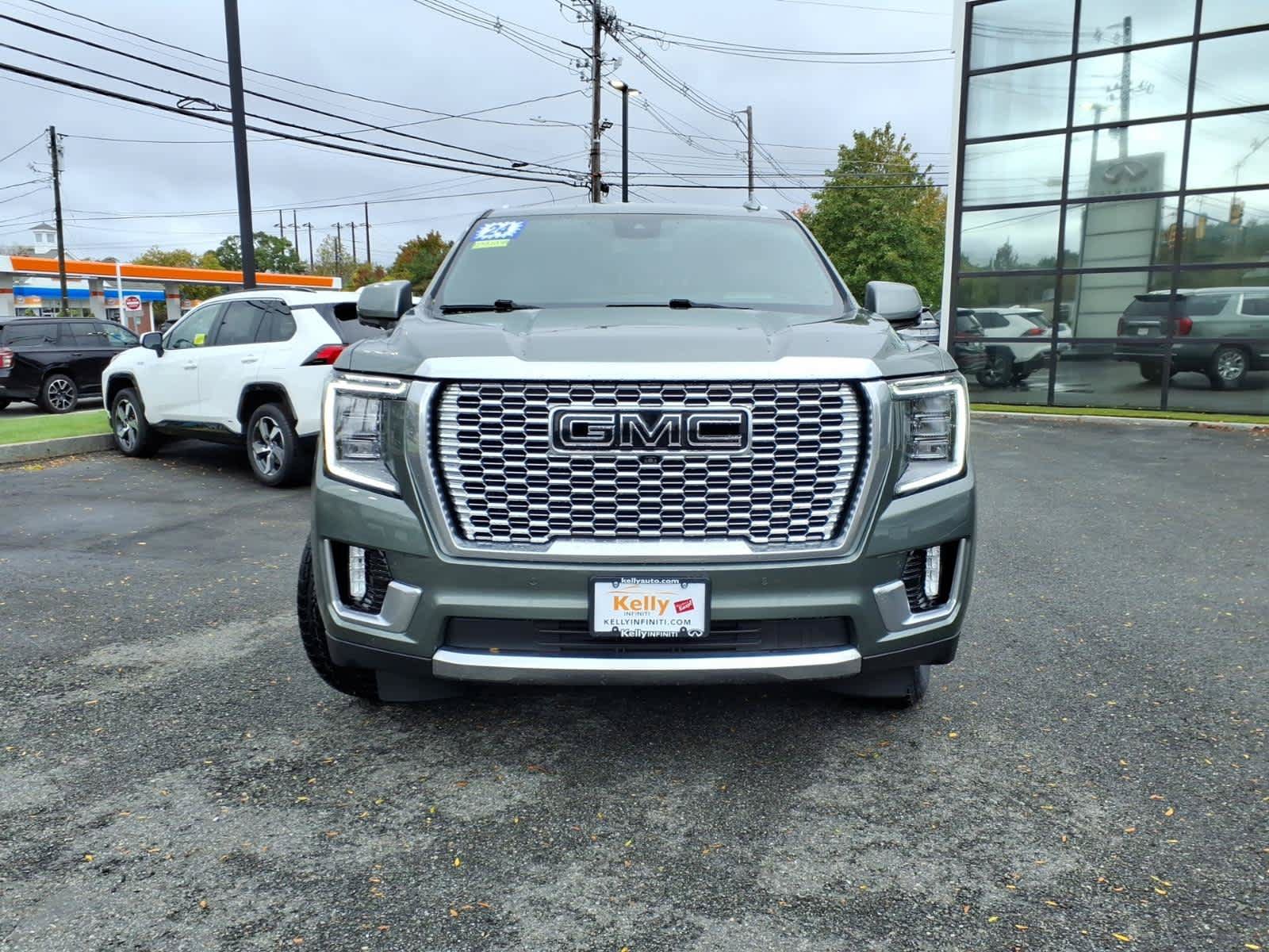 Used 2024 GMC Yukon Denali AWD/4WD image 2