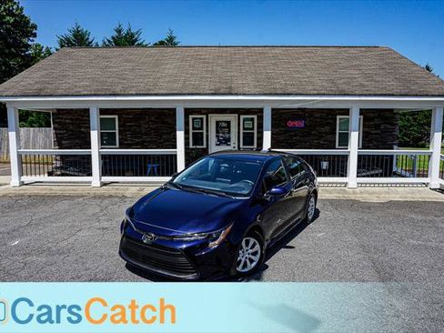 Used 2025 Toyota Corolla LE FWD image 2