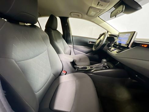Used 2021 Toyota Corolla LE w/ LE Convenience Package FWD image 30