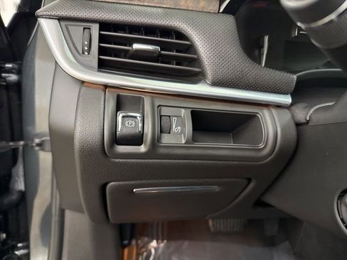 Used 2018 Cadillac XTS Luxury image 31