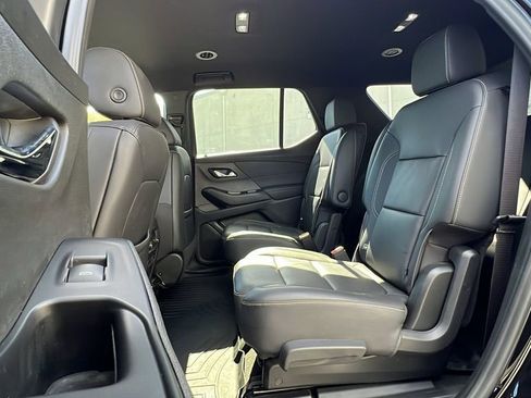 Used 2023 Chevrolet Traverse LT w/ LT Premium Package image 36