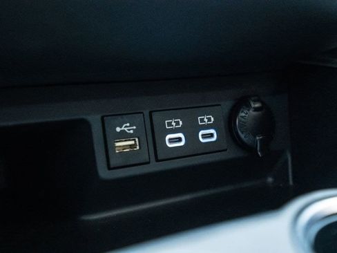 Used 2023 Toyota Highlander XLE AWD/4WD image 28