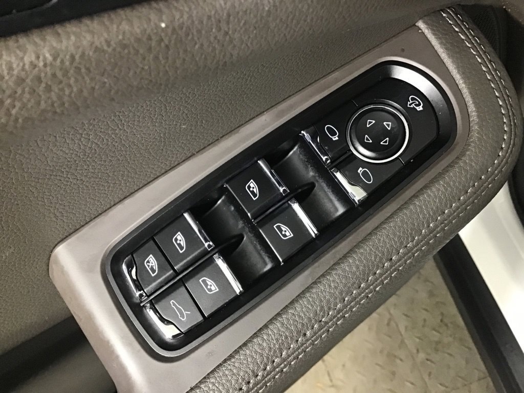 Certified 2023 Porsche Macan Turbo AWD/4WD image 27