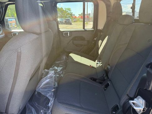 New 2026 Jeep Gladiator Sport AWD/4WD image 19