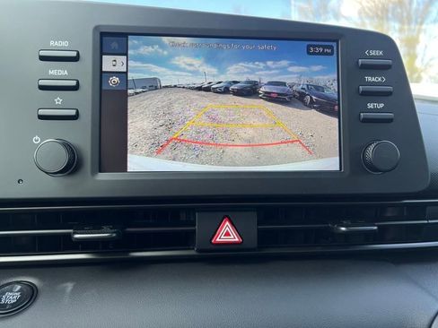 Used 2025 Hyundai Elantra SEL image 21