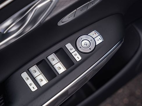 Used 2025 Genesis GV70 3.5T Sport w/ Sport Advanced Package image 38