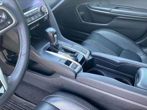 Used 2019 Honda Civic Touring image 18