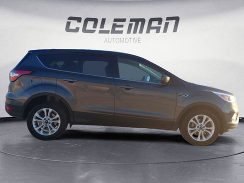Used 2017 Ford Escape SE image 6