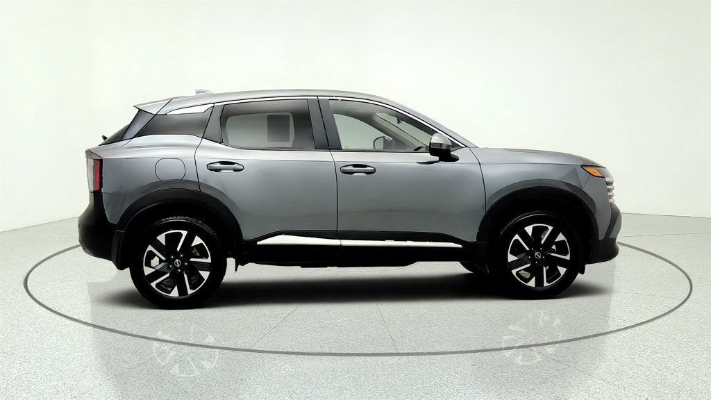 Used 2025 Nissan Kicks SV AWD/4WD image 4