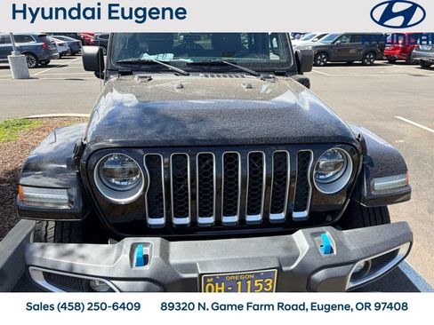 Used 2022 Jeep Wrangler Unlimited Sahara w/ Cold Weather Group AWD/4WD image 18
