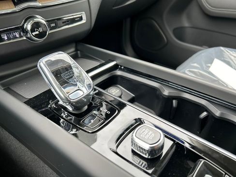 New 2026 Volvo XC60 T8 Ultra w/ Protection Package Premier AWD/4WD image 19