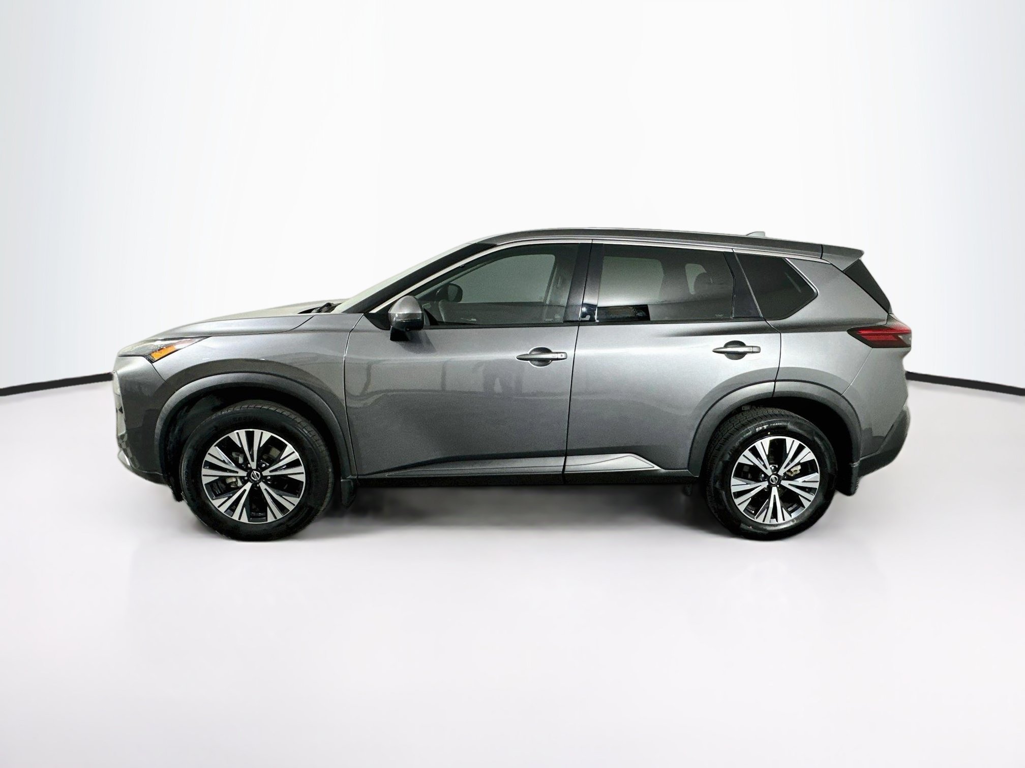 Used 2021 Nissan Rogue SV FWD image 4
