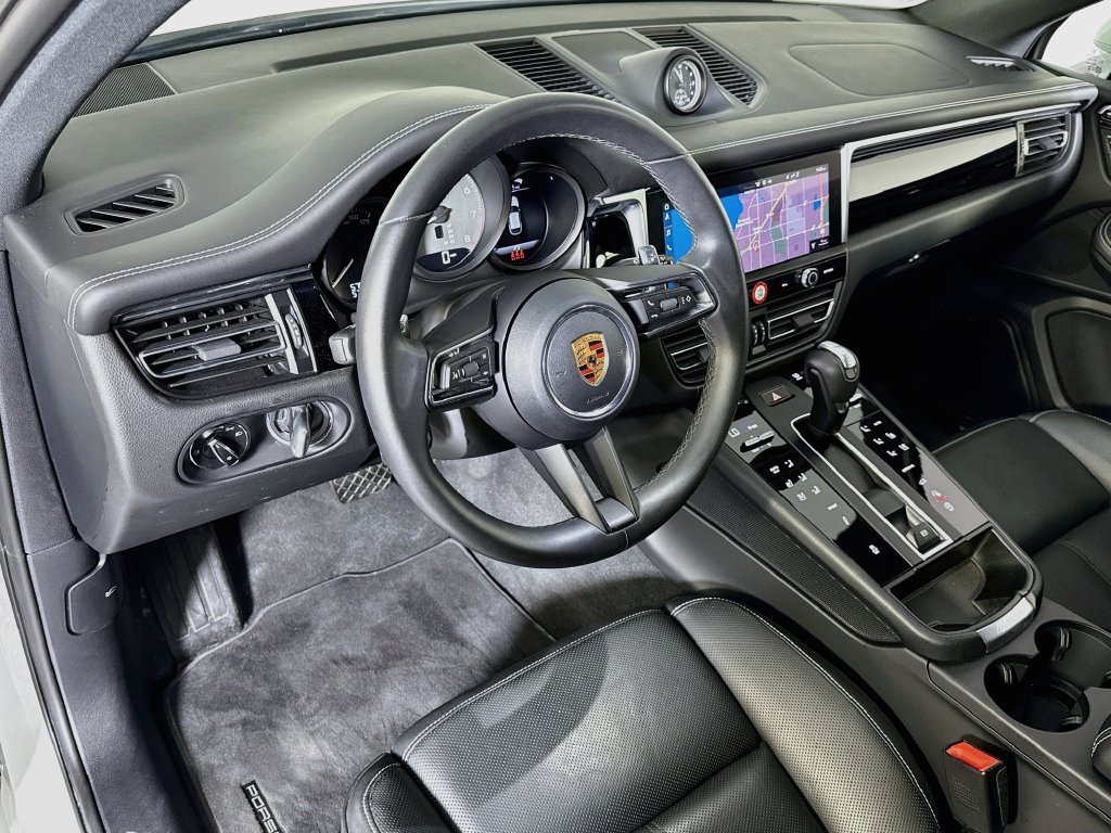 Certified 2026 Porsche Macan S AWD/4WD image 4