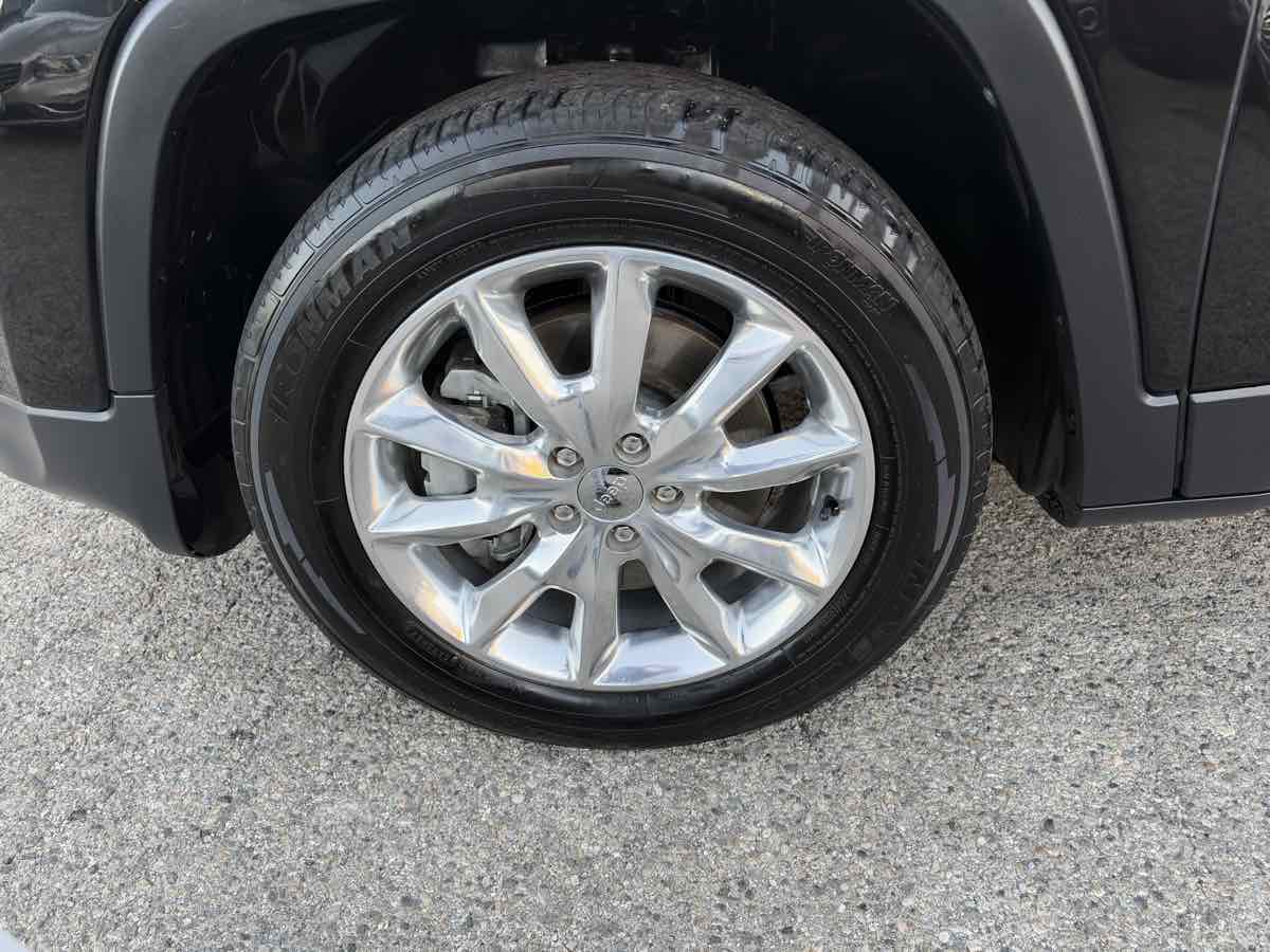 Used 2014 Jeep Cherokee Limited w/ Trailer Tow Group AWD/4WD image 7