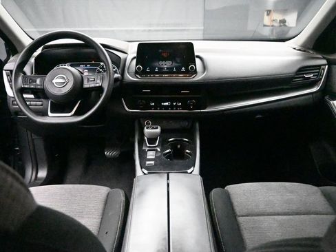 Used 2023 Nissan Rogue SV image 9