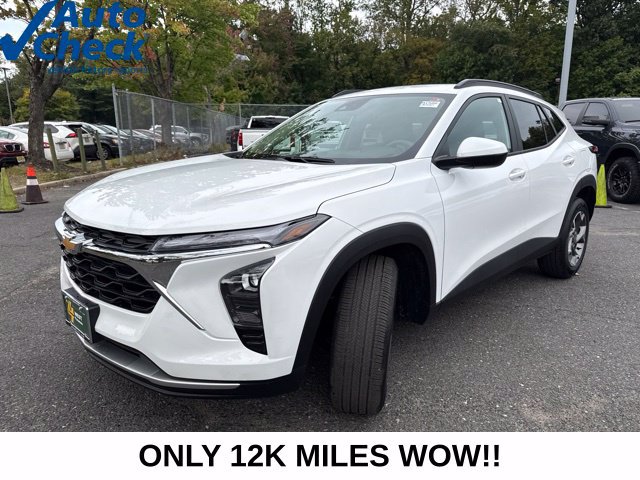 Used 2026 Chevrolet Trax LT FWD image 3