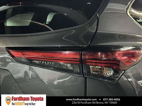 Used 2022 Toyota Highlander Platinum FWD image 10