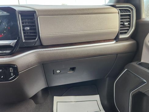 Used 2025 GMC Sierra 1500 SLT image 16