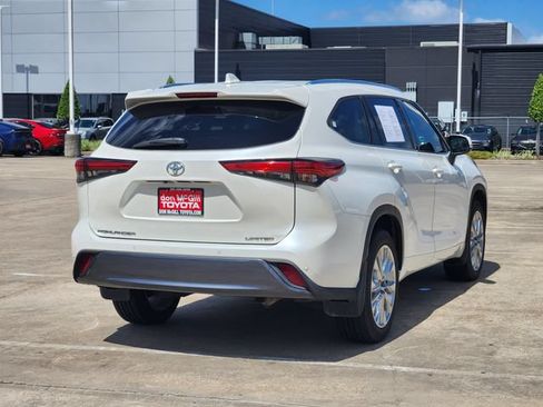 Certified 2021 Toyota Highlander Limited FWD image 7
