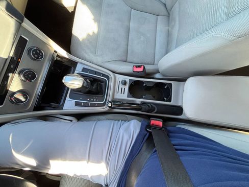 Used 2016 Volkswagen Golf S image 7