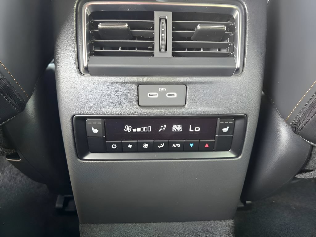 Used 2025 MAZDA CX-70 Plug-In Hybrid w/ Premium Plus AWD/4WD image 28